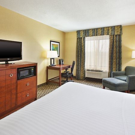 Holiday Inn Express Hotel & Suites - Belleville Area By Ihg Экстерьер фото