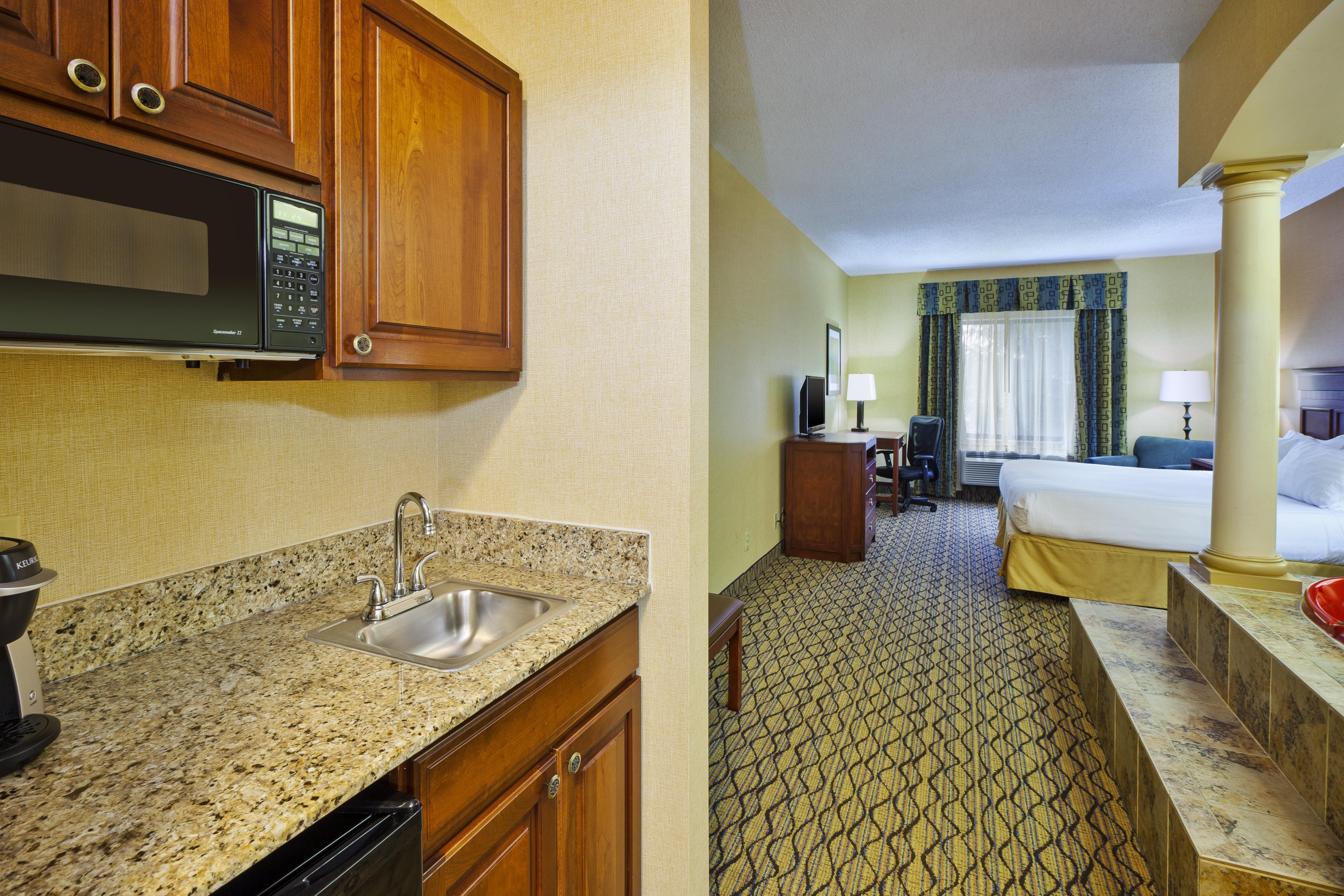 Holiday Inn Express Hotel & Suites - Belleville Area By Ihg Экстерьер фото
