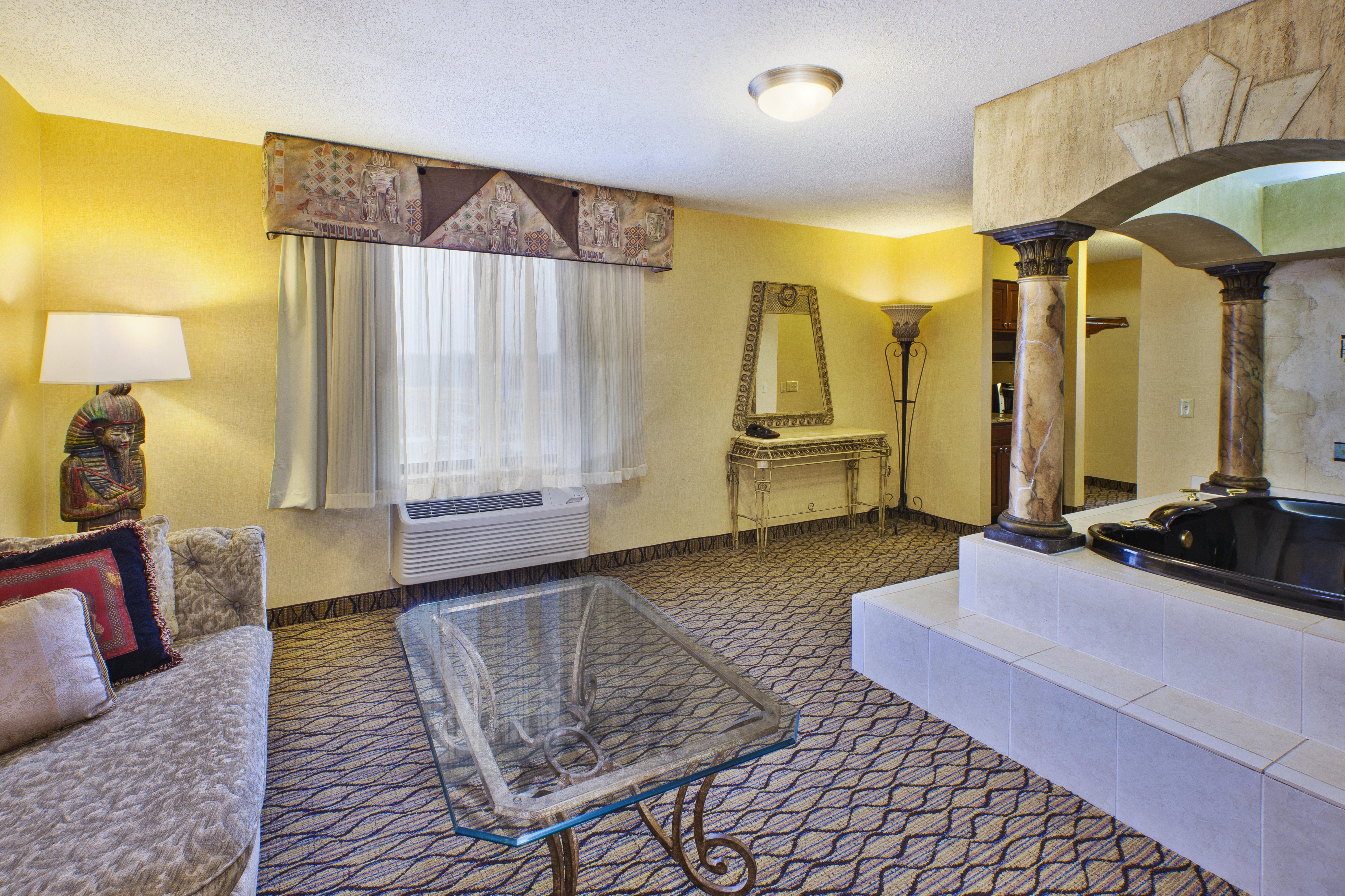 Holiday Inn Express Hotel & Suites - Belleville Area By Ihg Экстерьер фото