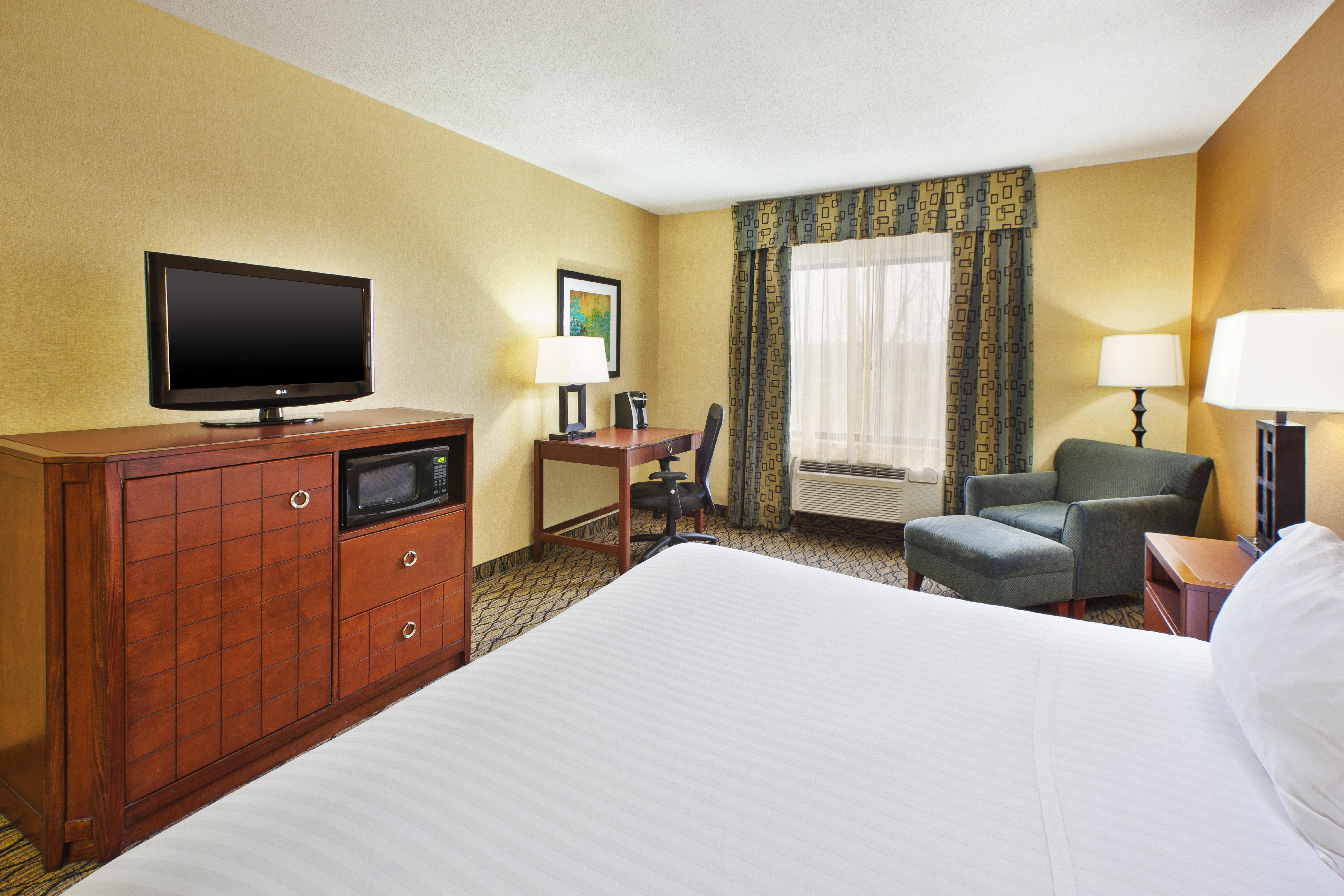 Holiday Inn Express Hotel & Suites - Belleville Area By Ihg Экстерьер фото