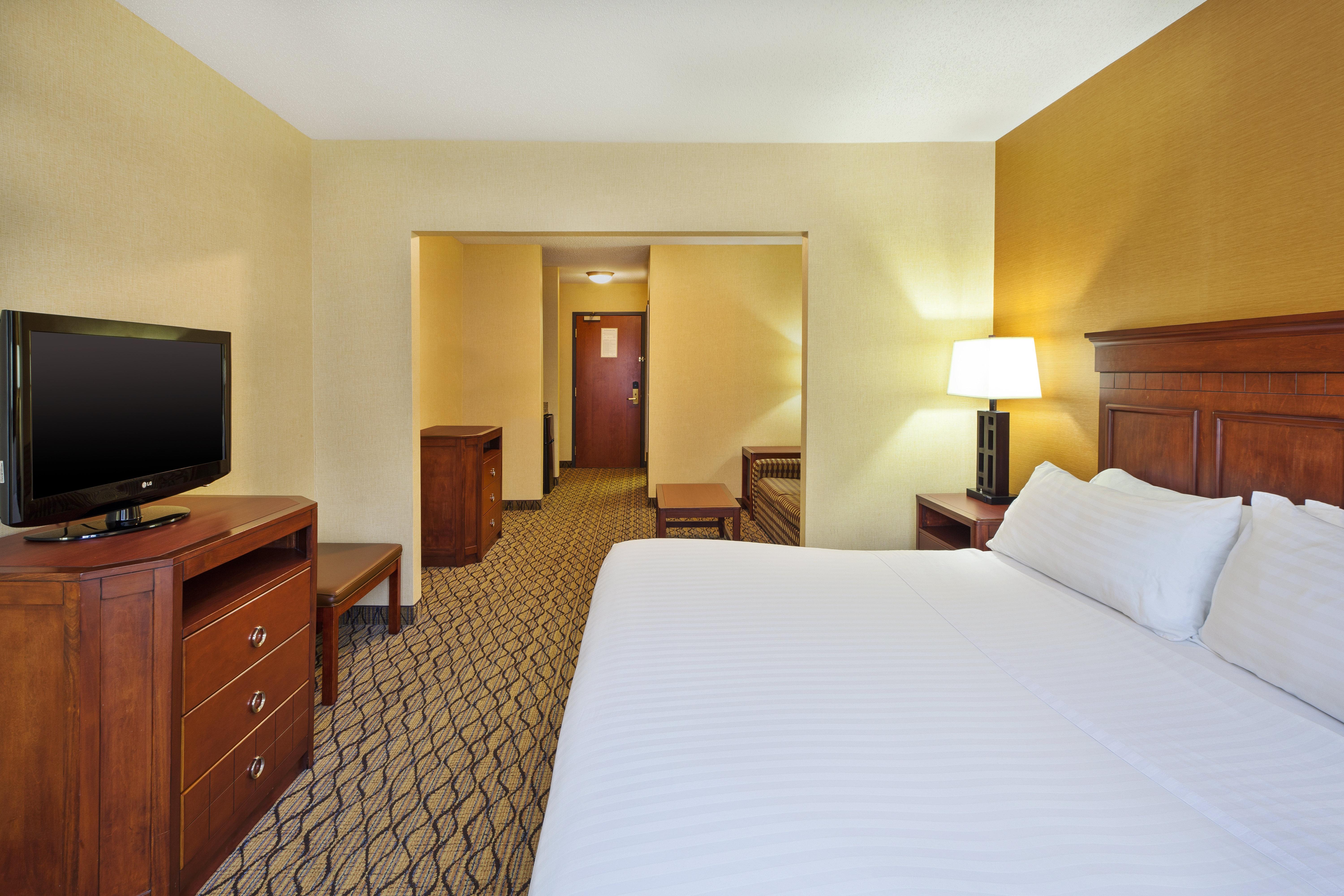 Holiday Inn Express Hotel & Suites - Belleville Area By Ihg Экстерьер фото