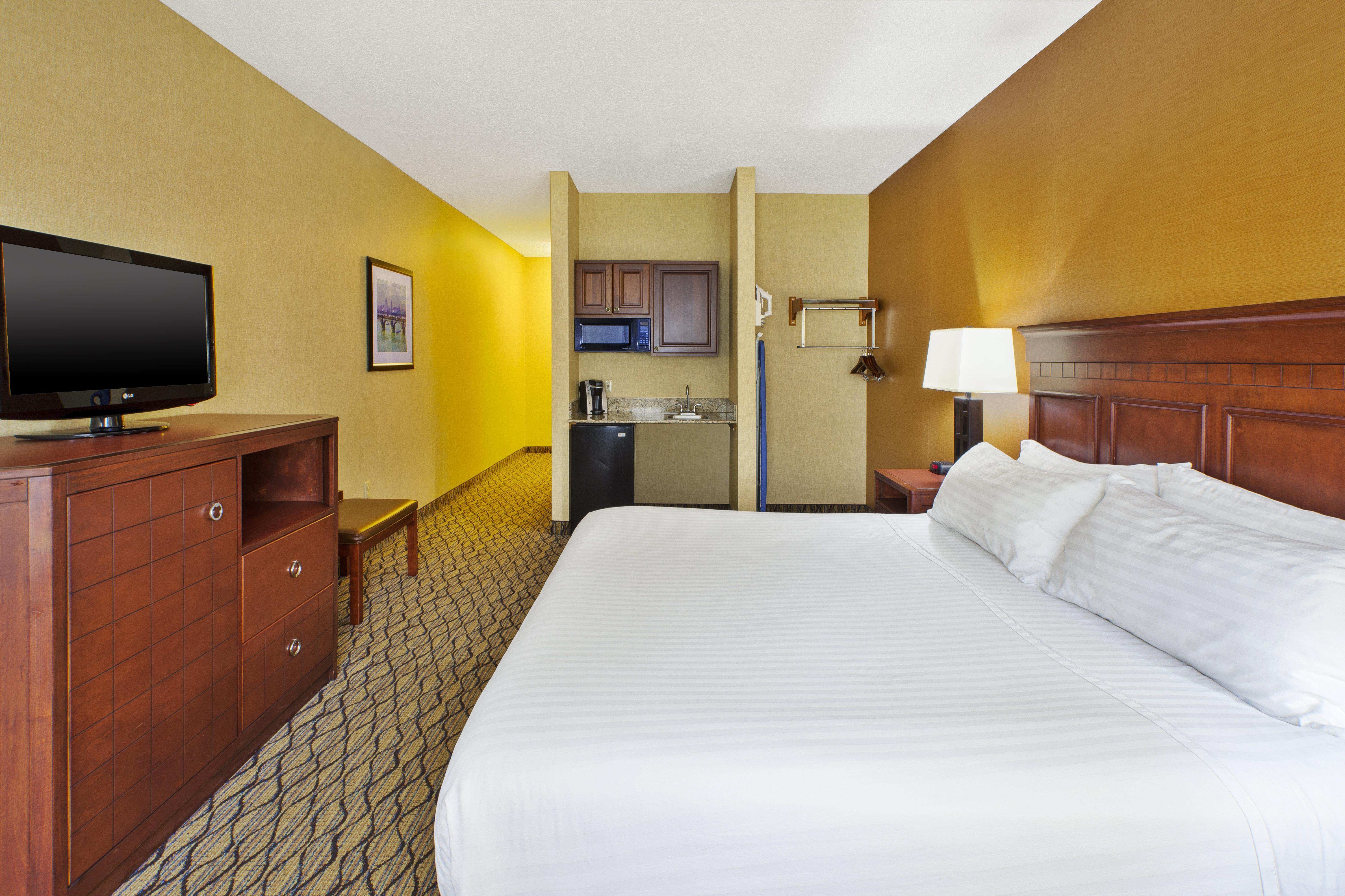 Holiday Inn Express Hotel & Suites - Belleville Area By Ihg Экстерьер фото