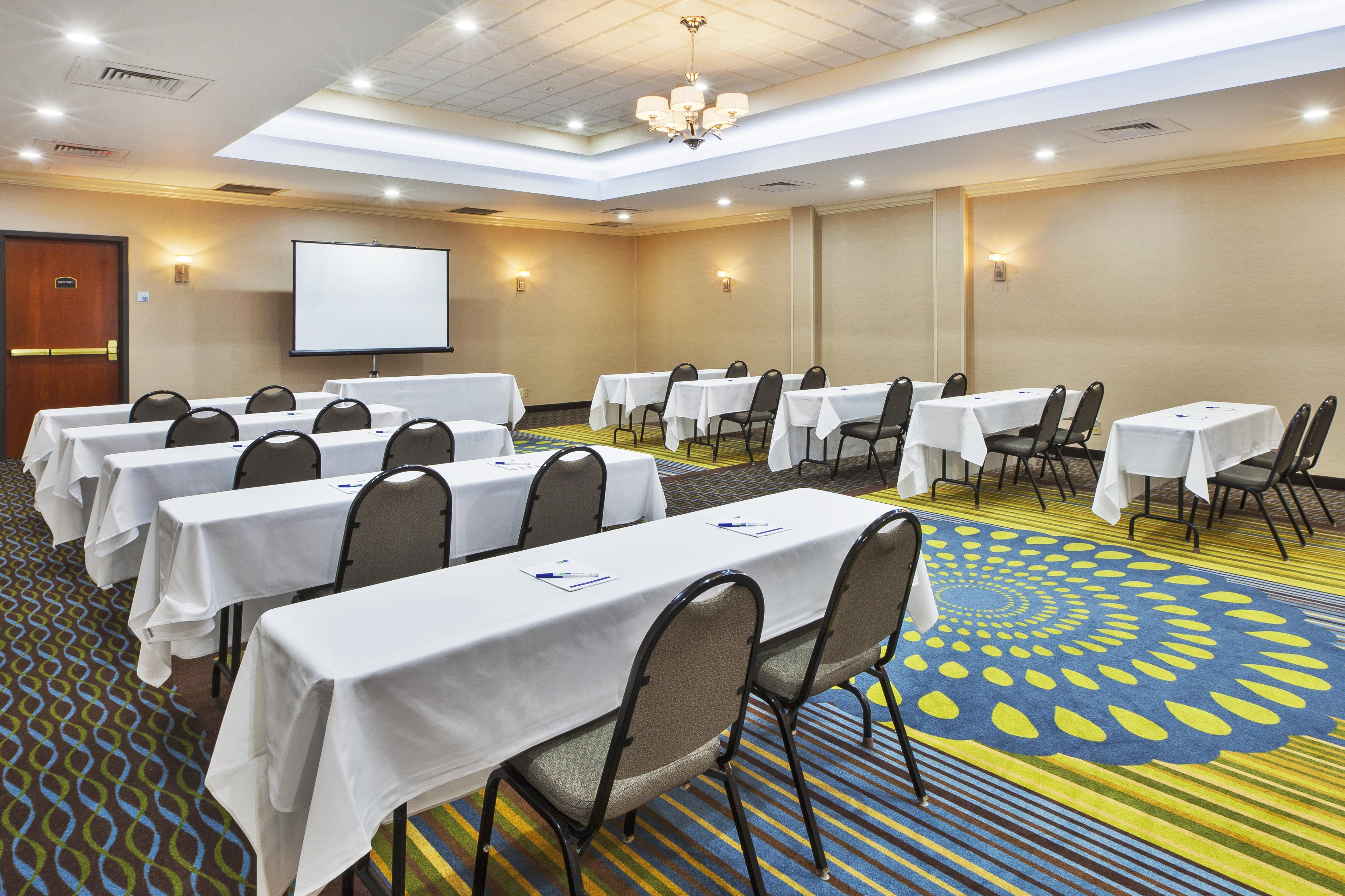 Holiday Inn Express Hotel & Suites - Belleville Area By Ihg Экстерьер фото