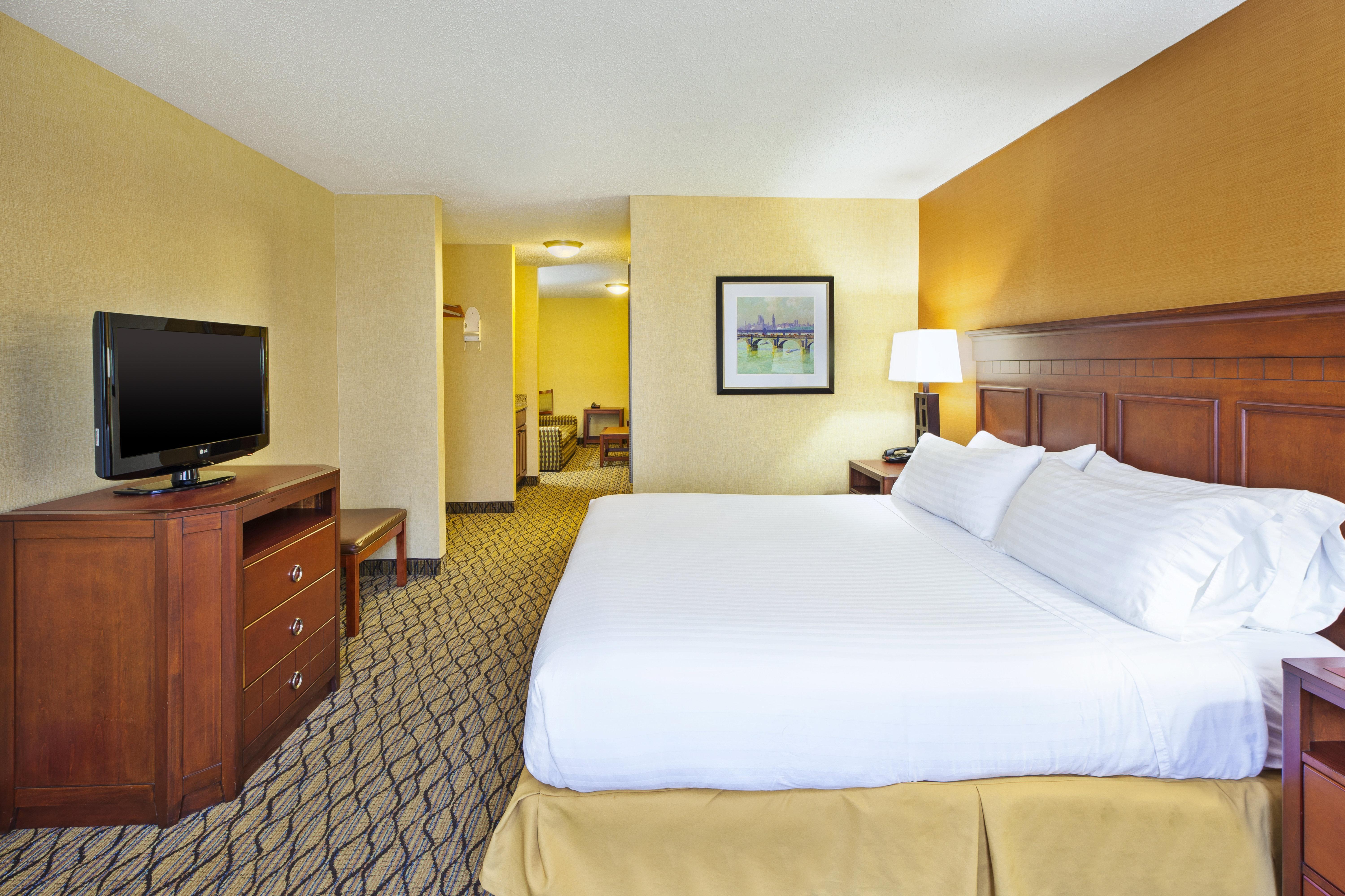Holiday Inn Express Hotel & Suites - Belleville Area By Ihg Экстерьер фото
