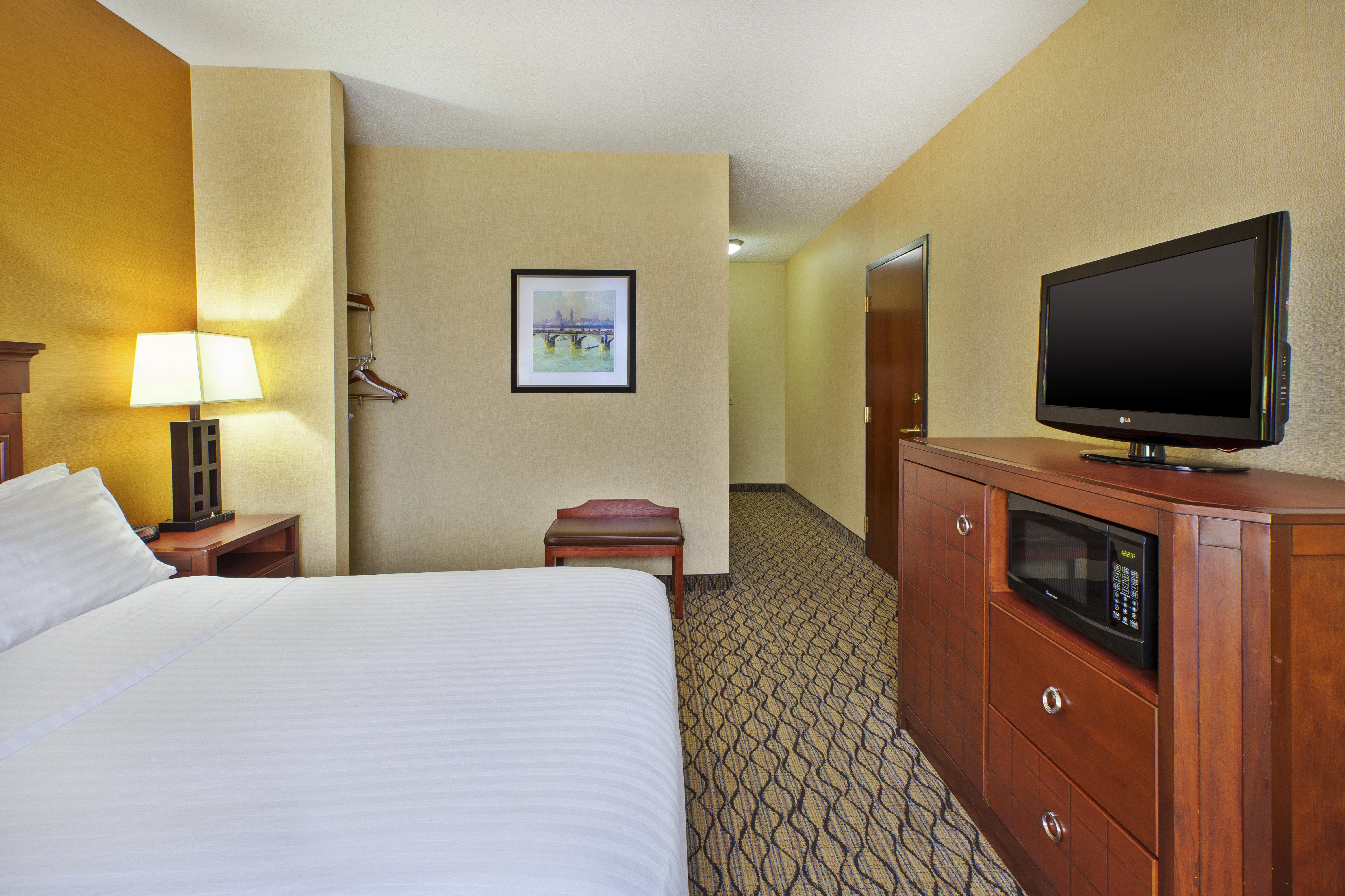 Holiday Inn Express Hotel & Suites - Belleville Area By Ihg Экстерьер фото