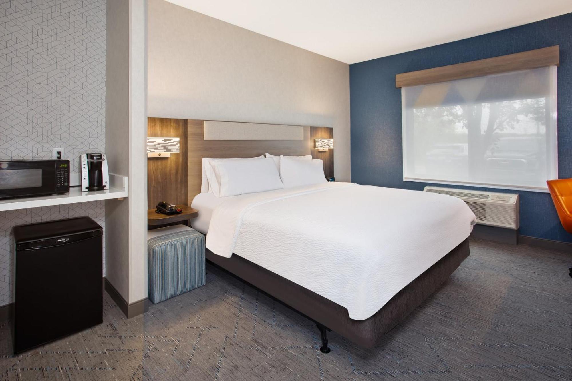 Holiday Inn Express Hotel & Suites - Belleville Area By Ihg Экстерьер фото