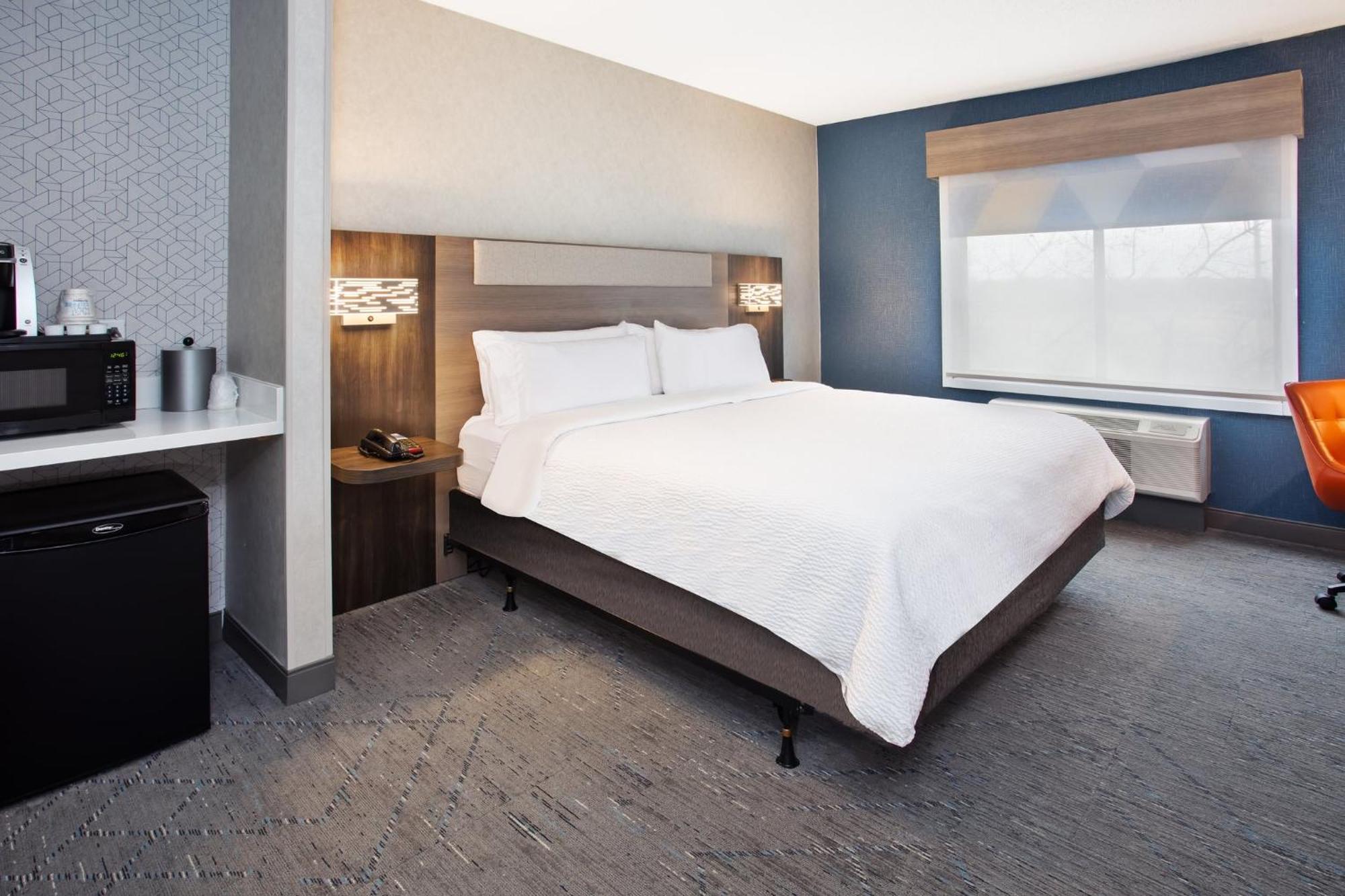 Holiday Inn Express Hotel & Suites - Belleville Area By Ihg Экстерьер фото