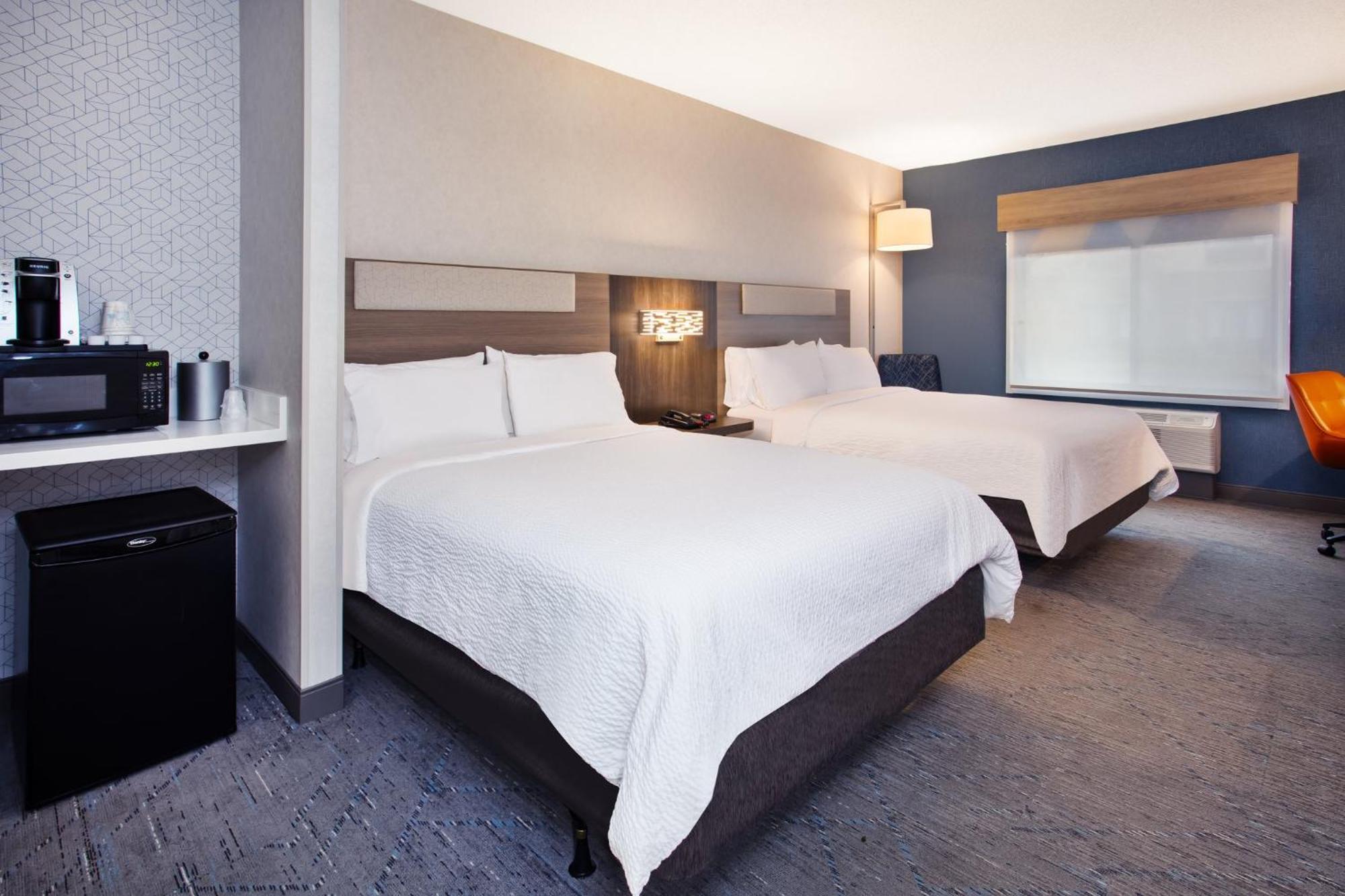 Holiday Inn Express Hotel & Suites - Belleville Area By Ihg Экстерьер фото