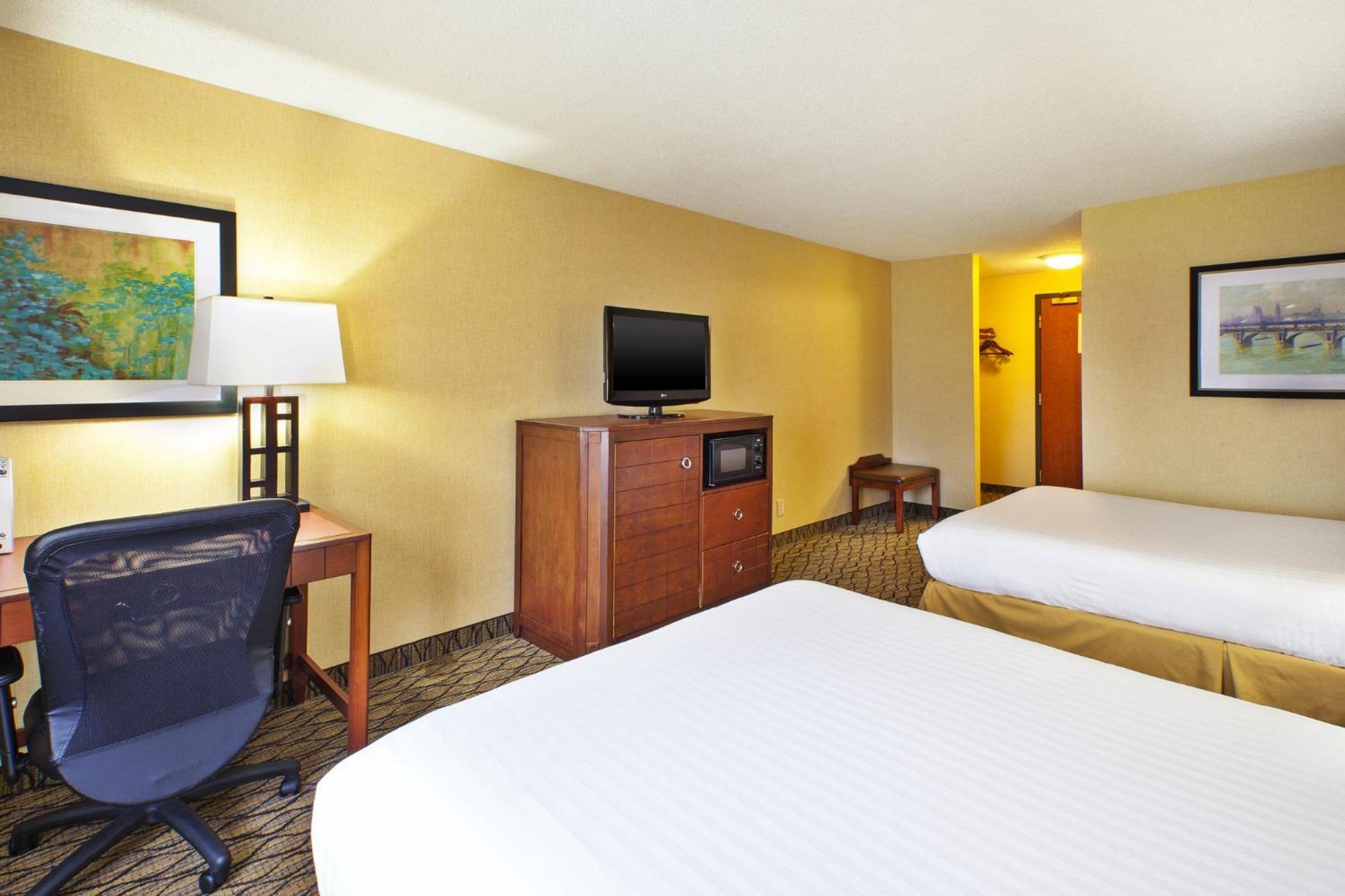 Holiday Inn Express Hotel & Suites - Belleville Area By Ihg Экстерьер фото