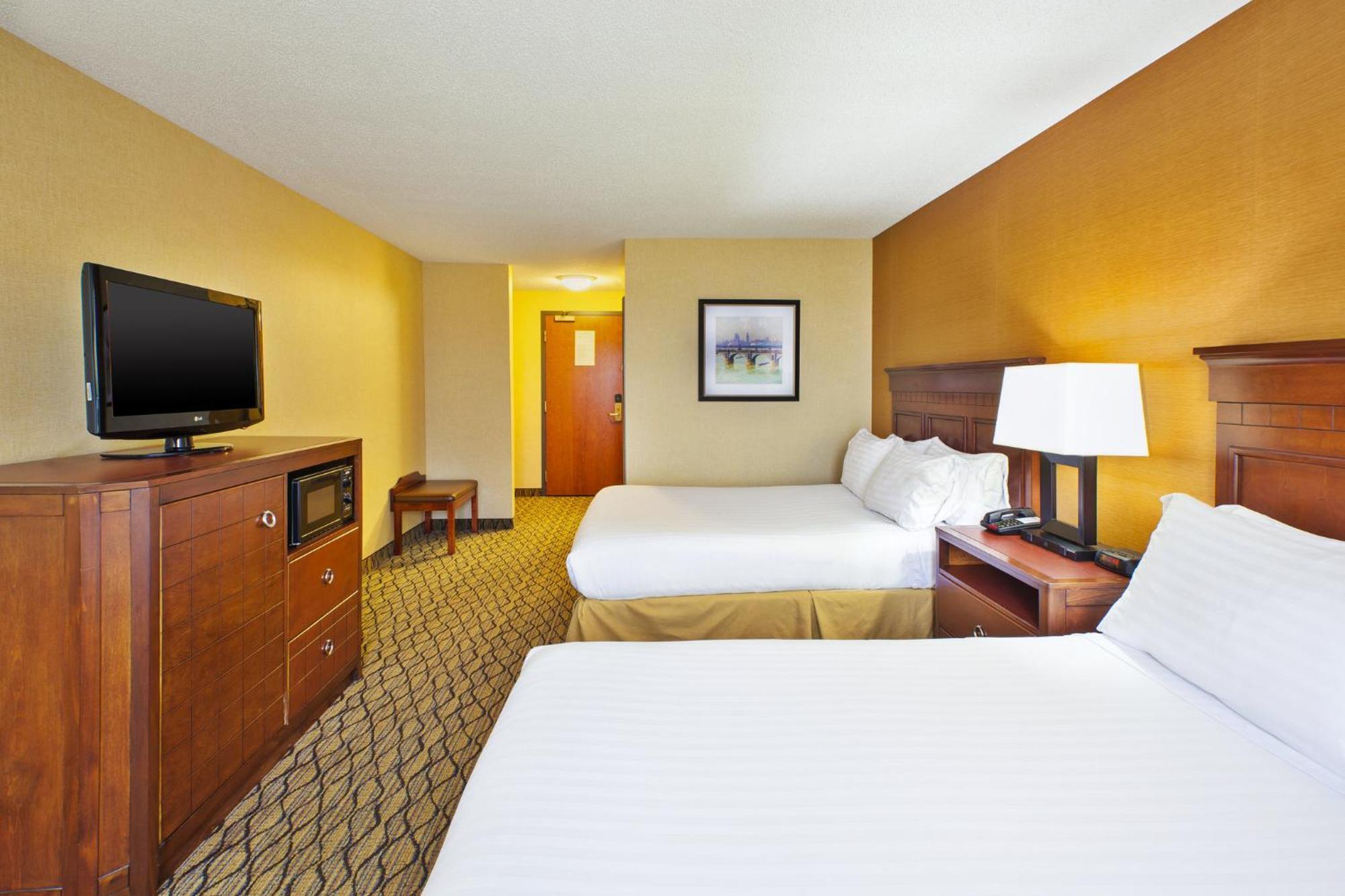 Holiday Inn Express Hotel & Suites - Belleville Area By Ihg Экстерьер фото