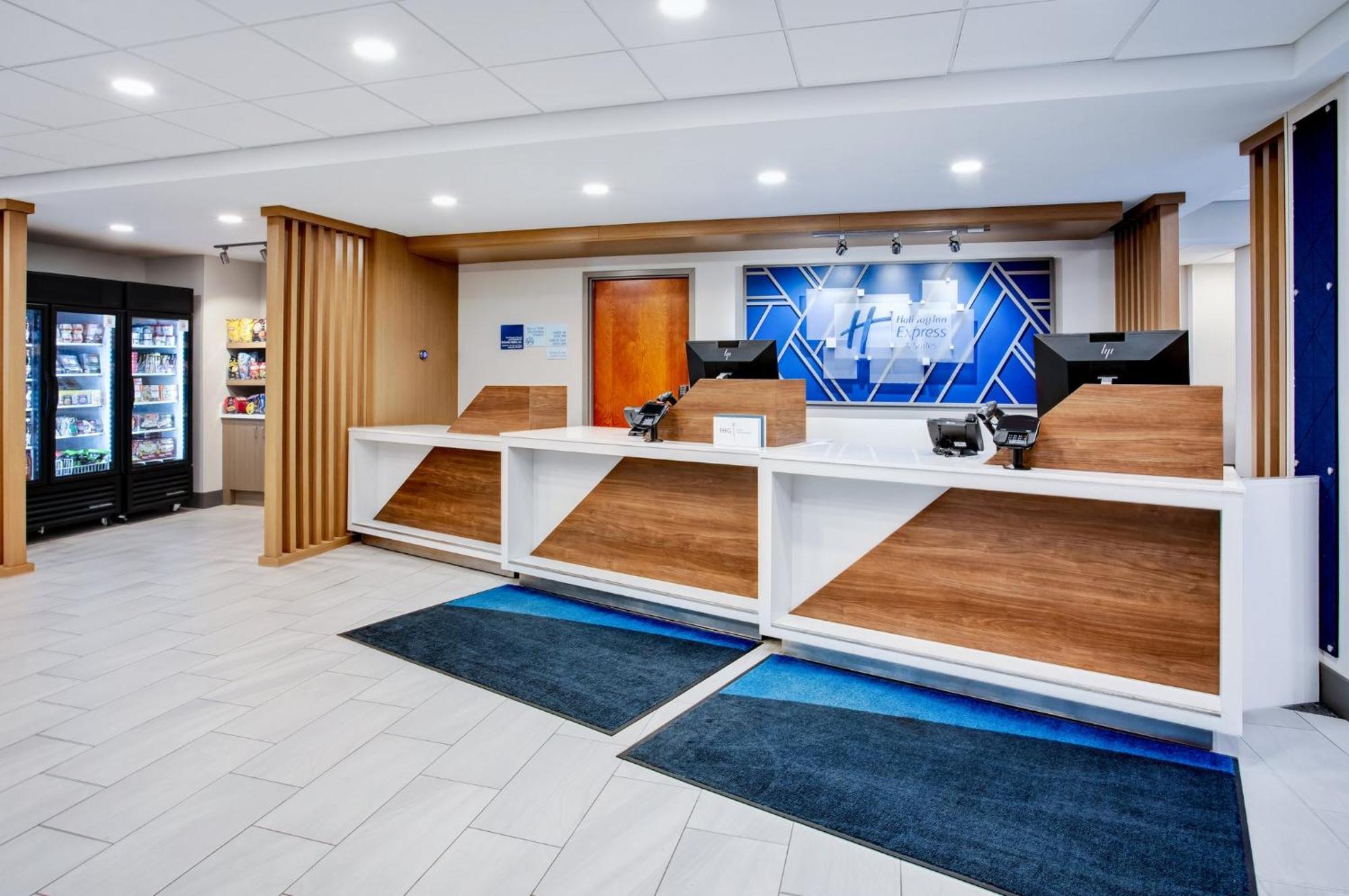 Holiday Inn Express Hotel & Suites - Belleville Area By Ihg Экстерьер фото