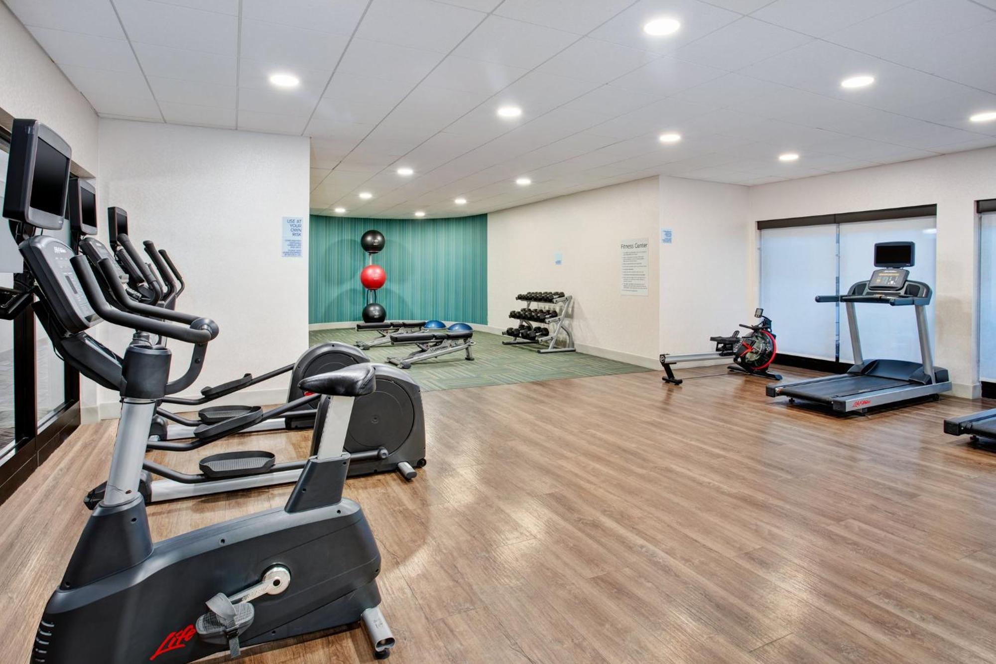 Holiday Inn Express Hotel & Suites - Belleville Area By Ihg Экстерьер фото